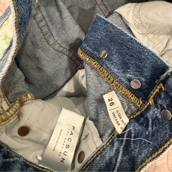 Pacsun Mid rise jean shorts! SIZE 26 - Picture 3 of 3